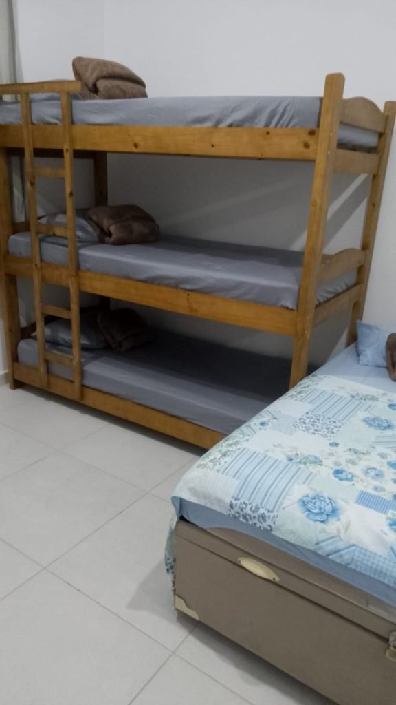 APARTAMENTO PARA 5 PESSOAS NO CONDOMÍNIO DA FÉ COM VAGA DE GARAGEM