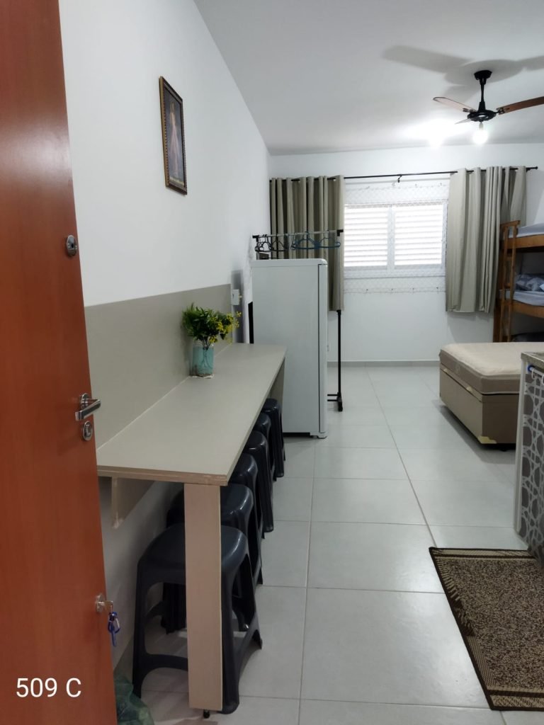 APARTAMENTO PARA 5 PESSOAS NO CONDOMÍNIO DA FÉ COM VAGA DE GARAGEM