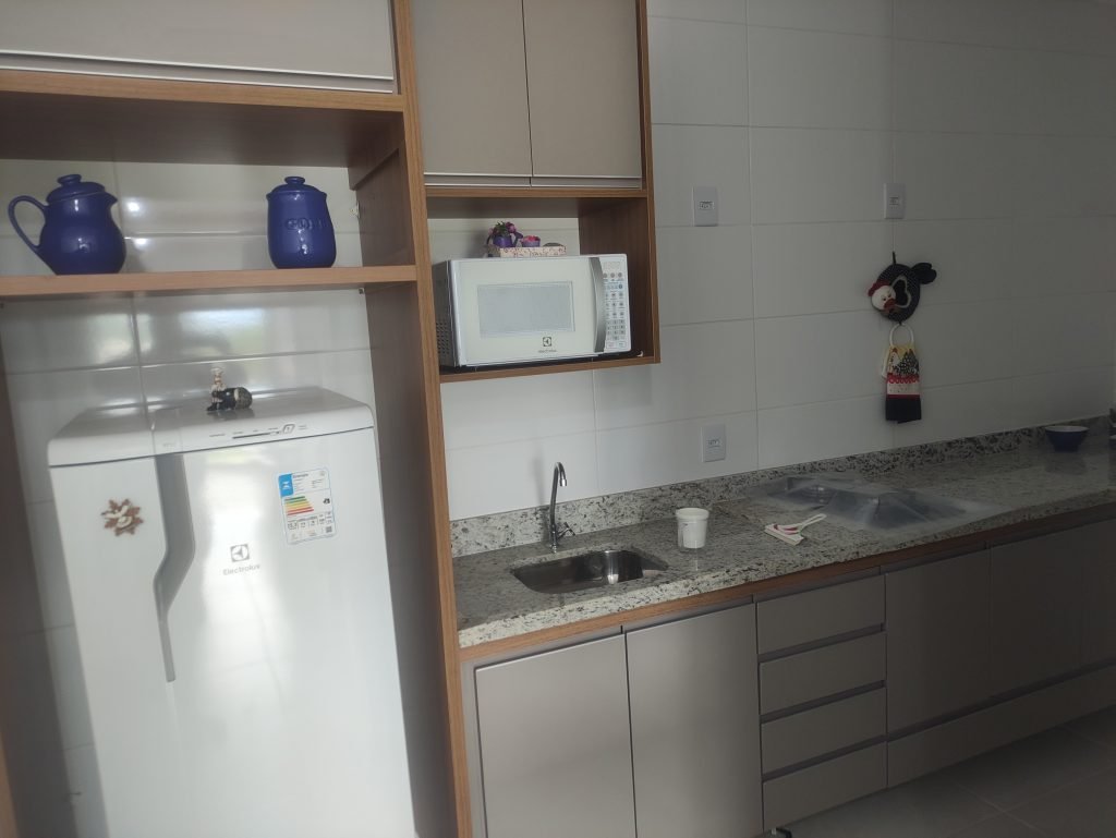 Apartamento decorado vista para o Santuiário e Serra da Mantiqueira