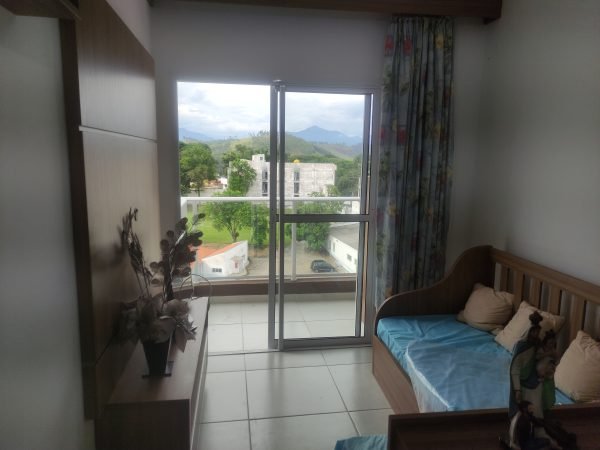 Apartamento decorado vista para o Santuiário e Serra da Mantiqueira