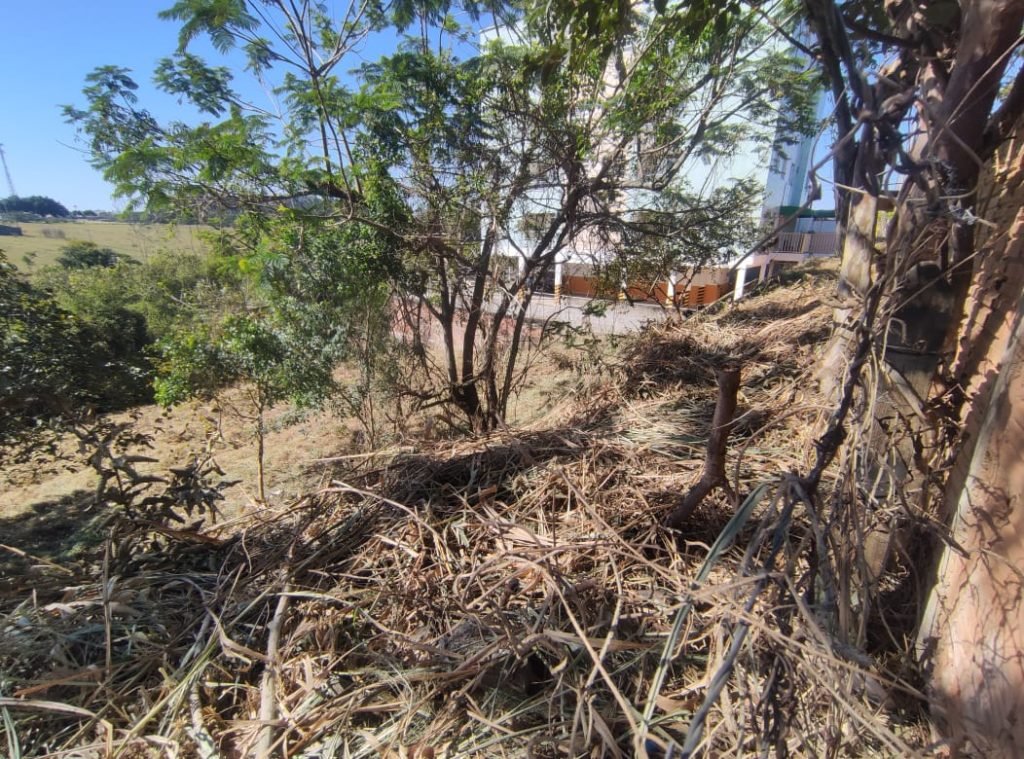 IMPERDÍVEL!!!  TERRENO COM 1000m² – NA SARAH KUBITSCHEK – NEGOCIÁVEL