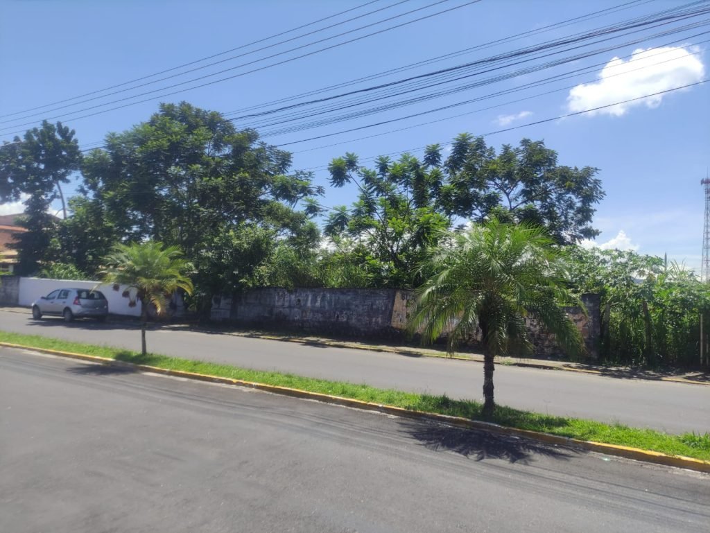 IMPERDÍVEL!!!  TERRENO COM 1000m² – NA SARAH KUBITSCHEK – NEGOCIÁVEL
