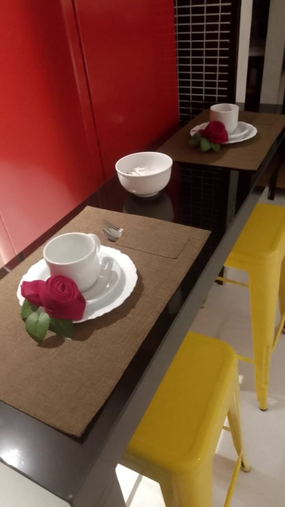 “Apto Premium no Condomínio da Fé: Wi-Fi Gratuito e Vaga Privativa a 3 Minutos a Pé da Canção Nova!”