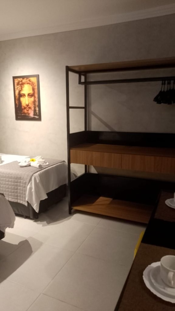 Apto Premium no Condomínio da Fé: Wi-Fi Gratuito e Vaga Privativa a 3 Minutos a Pé da Canção Nova