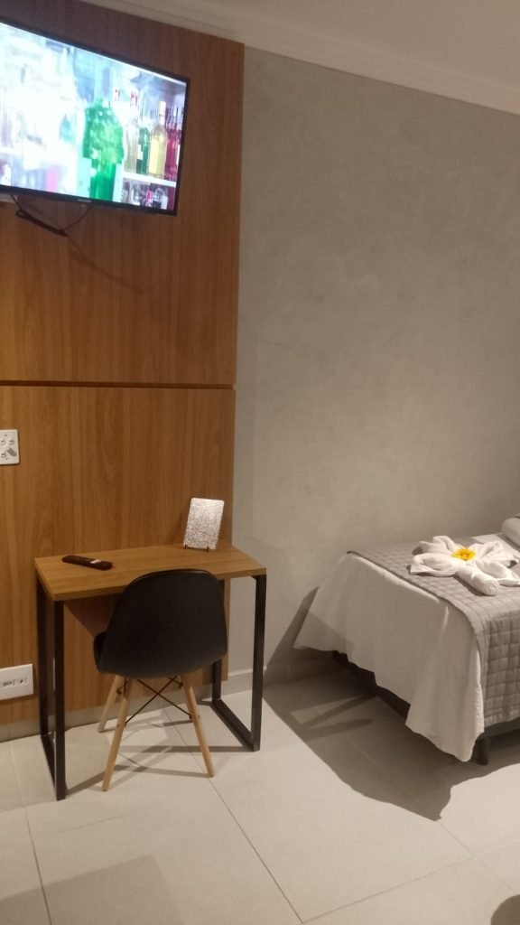 Apto Premium no Condomínio da Fé: Wi-Fi Gratuito e Vaga Privativa a 3 Minutos a Pé da Canção Nova